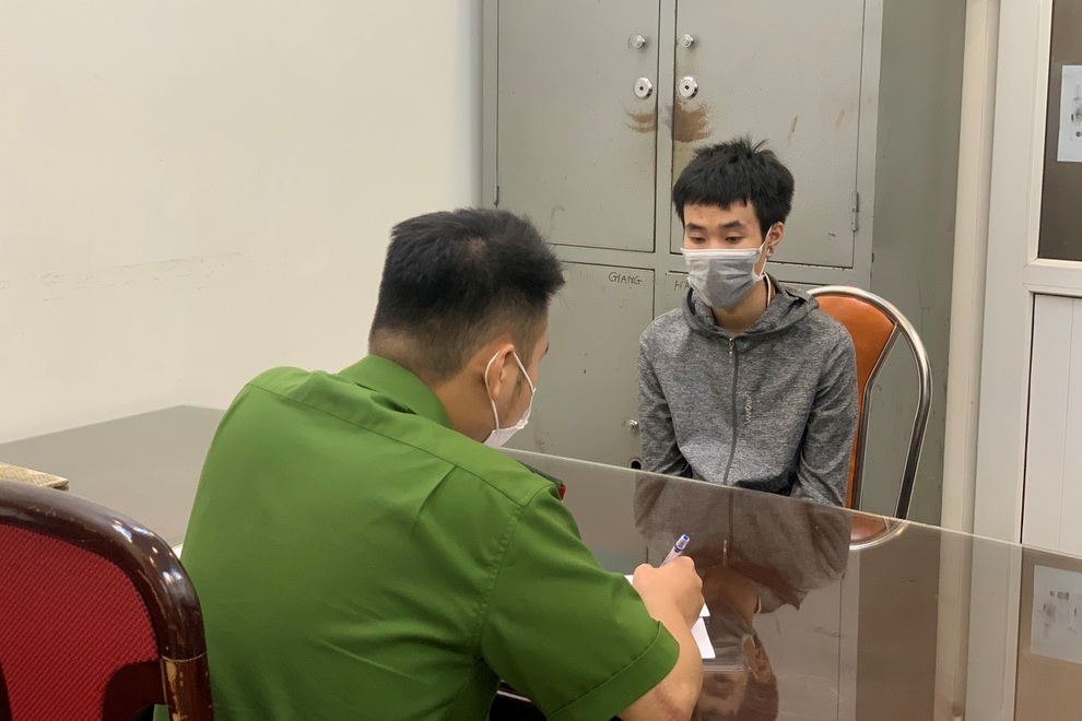 Hà Nội: Khởi tố đối tượng thông chốt kiểm dịch, đâm bị thương cán bộ trực - 1 Hà Nội: Khởi tố đối tượng thông chốt kiểm dịch, đâm bị thương cán bộ trực - 1