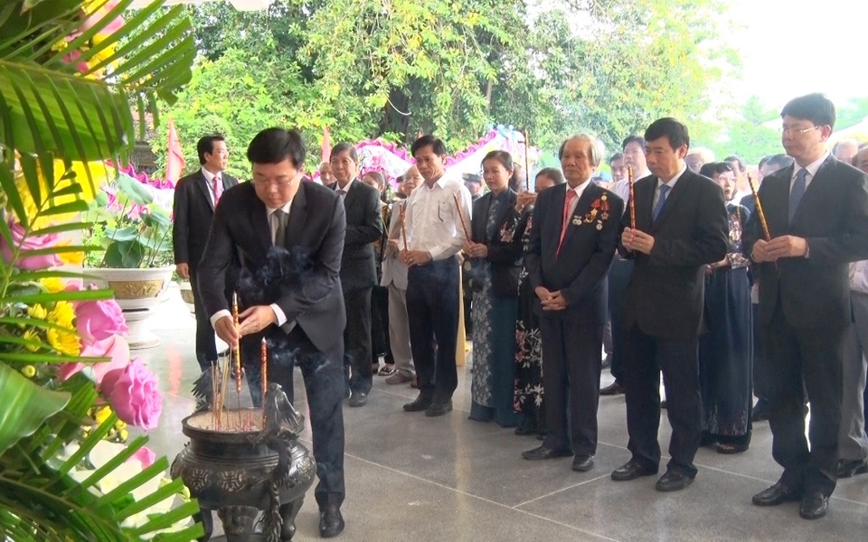 Long trọng lễ giỗ lần thứ 91 cụ Phó bảng Nguyễn Sinh Sắc - 1 Long trọng lễ giỗ lần thứ 91 cụ Phó bảng Nguyễn Sinh Sắc - 1