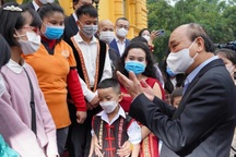 Lá thư của Chủ tịch nước là động lực với cô bé tật nguyền mơ làm bác sĩ