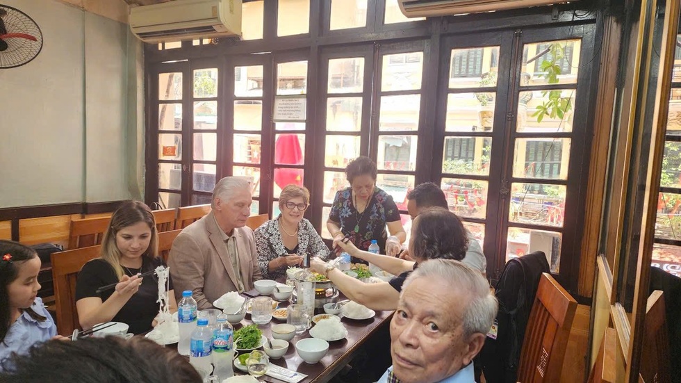 Chuyện bữa trưa với nem rán, chả cá của Chủ tịch Cuba và Phu nhân ở Hà Nội
