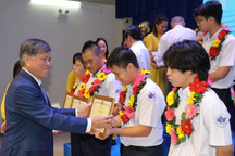 Cử tri phản ánh quá nhiều học sinh giỏi, tiên tiến, TPHCM nói gì?