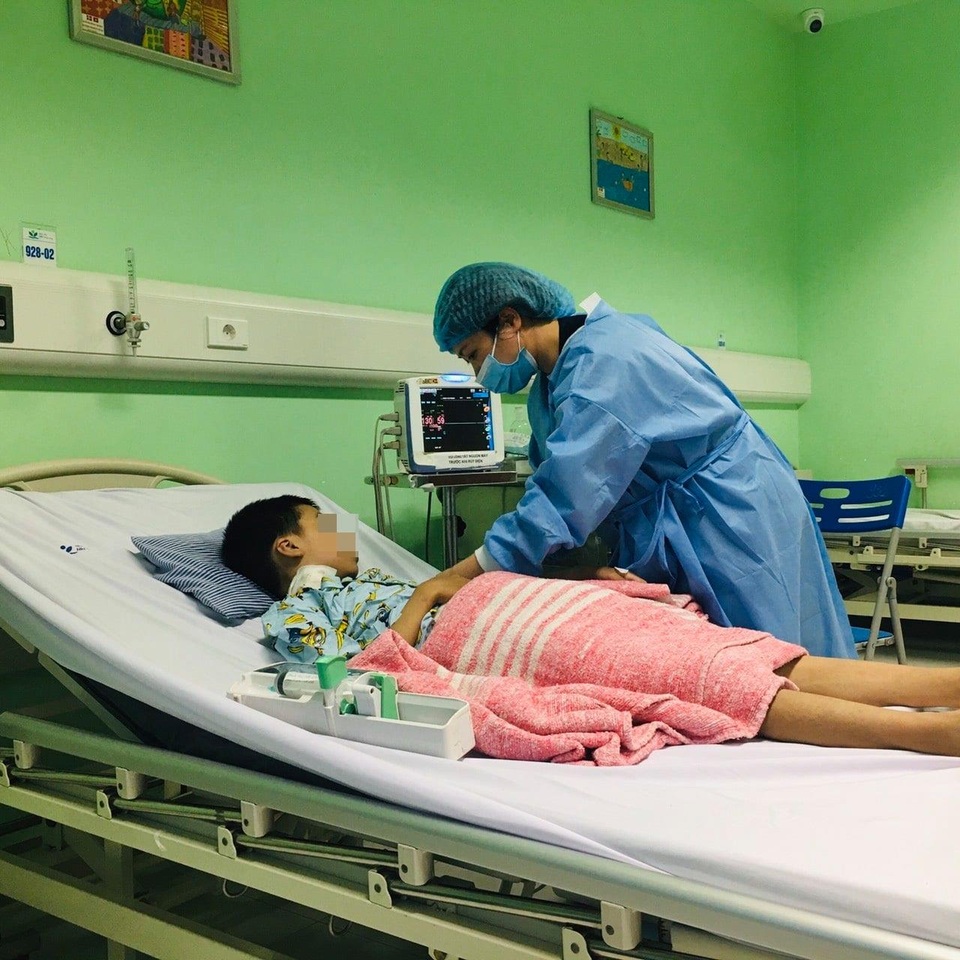 Chỉ với biểu hiện sưng mắt khi ngủ dậy, bé trai 11 tuổi phải ghép thận - 1 Chỉ với biểu hiện sưng mắt khi ngủ dậy, bé trai 11 tuổi phải ghép thận - 1
