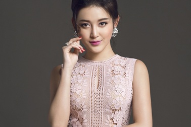 Á hậu Huyền My quyến rũ với váy ren