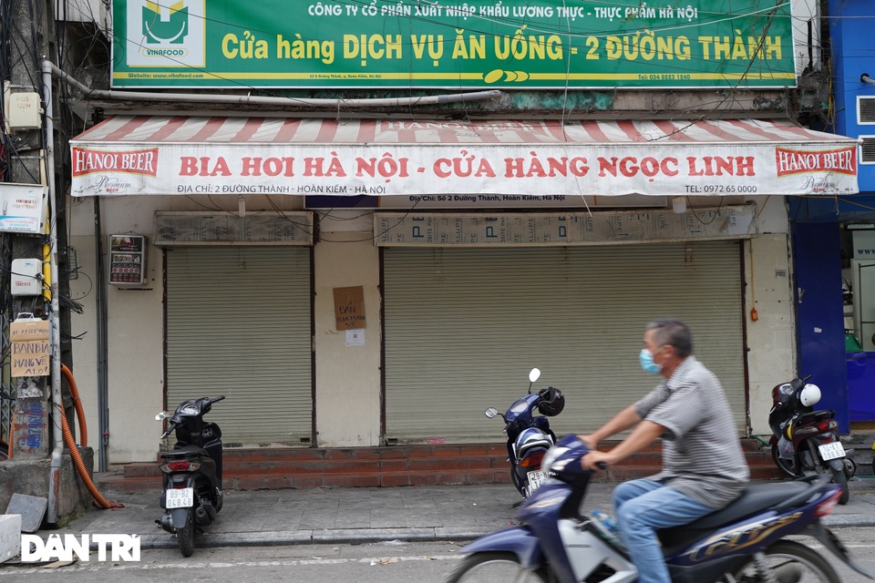 Hàng loạt quán bia ở Hà Nội gấp rút đóng cửa tạm thời vì dịch Covid-19 - 12 Hàng loạt quán bia ở Hà Nội gấp rút đóng cửa tạm thời vì dịch Covid-19 - 12