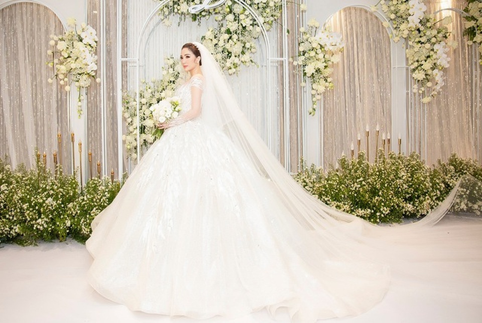 Top 3 đám cưới hào nhoáng nhất showbiz Việt năm 2019 - 14 Top 3 đám cưới hào nhoáng nhất showbiz Việt năm 2019 - 14