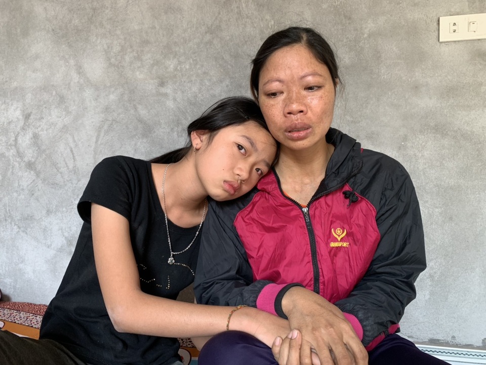 Được bạn đọc Dân trí giúp đỡ, bé gái nghẹn ngào: Mẹ con sẽ không chết nữa! - 1