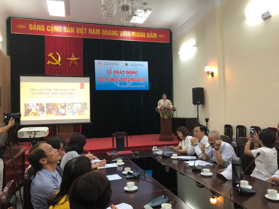 Phát động cuộc thi “Người giữ màu dân tộc” - 1 Phát động cuộc thi “Người giữ màu dân tộc” - 1