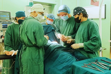 Bé gái 14 tuổi bị đâm thủng tim và phổi, mất 1.000ml máu nguy kịch