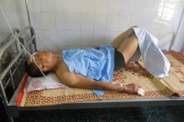 Ẩu đả giữa tài xế taxi và con nghiện trong đêm 