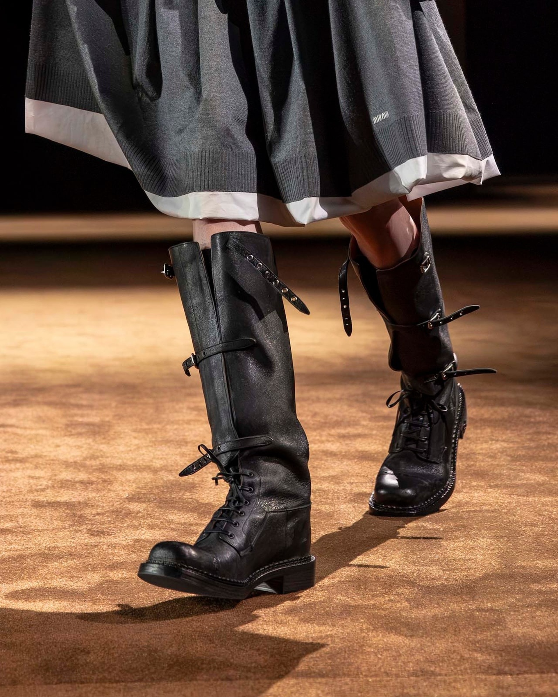5 kiểu giày boots hot nhất hiện nay, giúp tôn vóc dáng gợi cảm - 3 5 kiểu giày boots hot nhất hiện nay, giúp tôn vóc dáng gợi cảm - 3