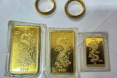 Nam thanh niên ở TPHCM bỏ quên vật nghi là vàng trong túi đồ quyên góp