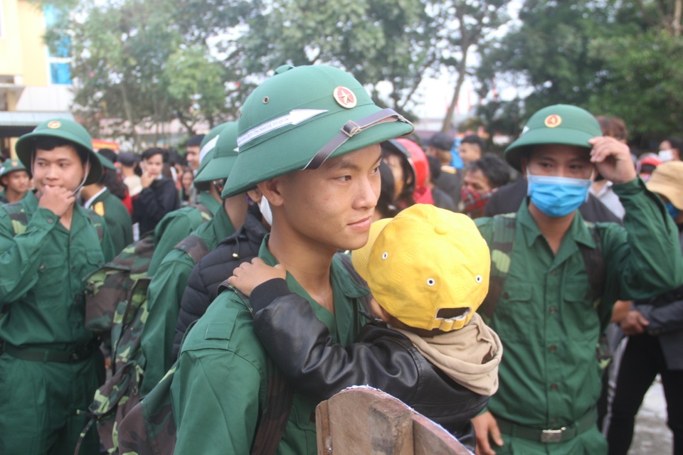 Nước mắt, nụ cười ngày tiễn đưa con lên đường nhập ngũ - 14 Nước mắt, nụ cười ngày tiễn đưa con lên đường nhập ngũ - 14