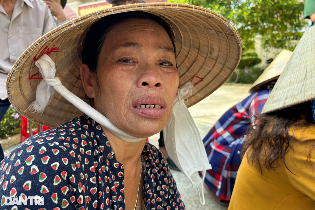 Mong ước tự cầm được chén cơm ăn của người đàn bà bệnh tật - 2 Mong ước tự cầm được chén cơm ăn của người đàn bà bệnh tật - 2