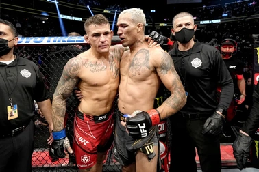 Dustin Poirier nói gì sau thất bại trước Charles Oliveira?