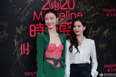 Hai "chị đẹp" Lưu Thi Thi và Nghê Ni gây chú ý vì… quá đẹp đôi