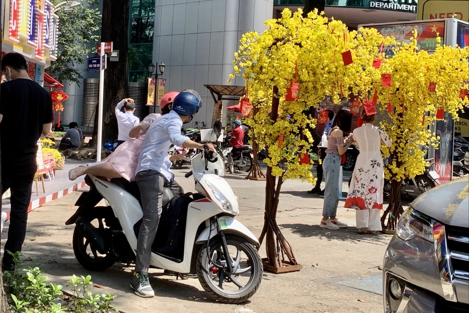 Phố Ông đồ đìu hiu vắng vẻ, đóng cửa sớm để phòng dịch Covid - 9 Phố Ông đồ đìu hiu vắng vẻ, đóng cửa sớm để phòng dịch Covid - 9