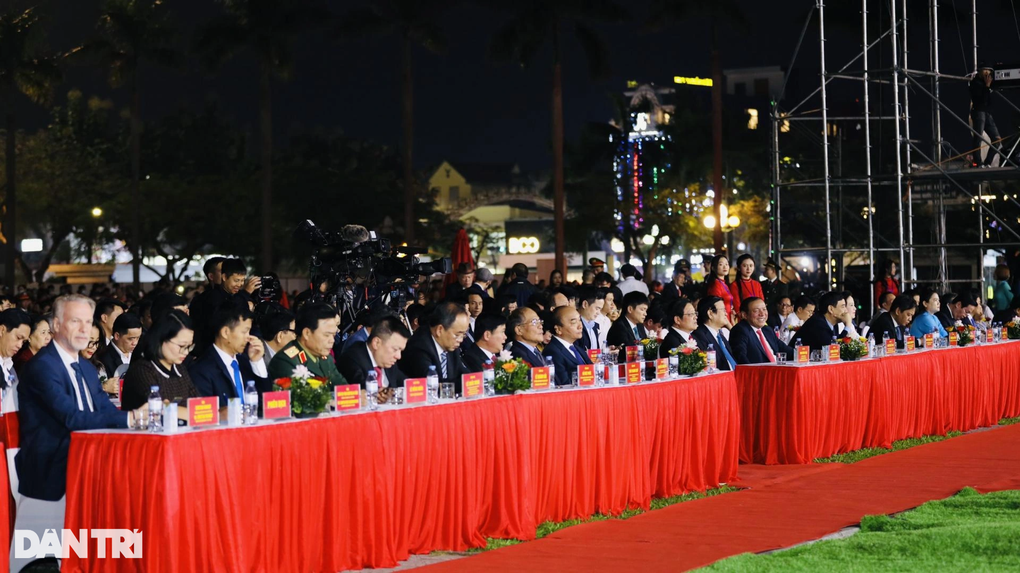 Tôn vinh nữ sĩ Hồ Xuân Hương chính là tôn vinh phẩm hạnh phụ nữ Việt Nam - 1 Tôn vinh nữ sĩ Hồ Xuân Hương chính là tôn vinh phẩm hạnh phụ nữ Việt Nam - 1