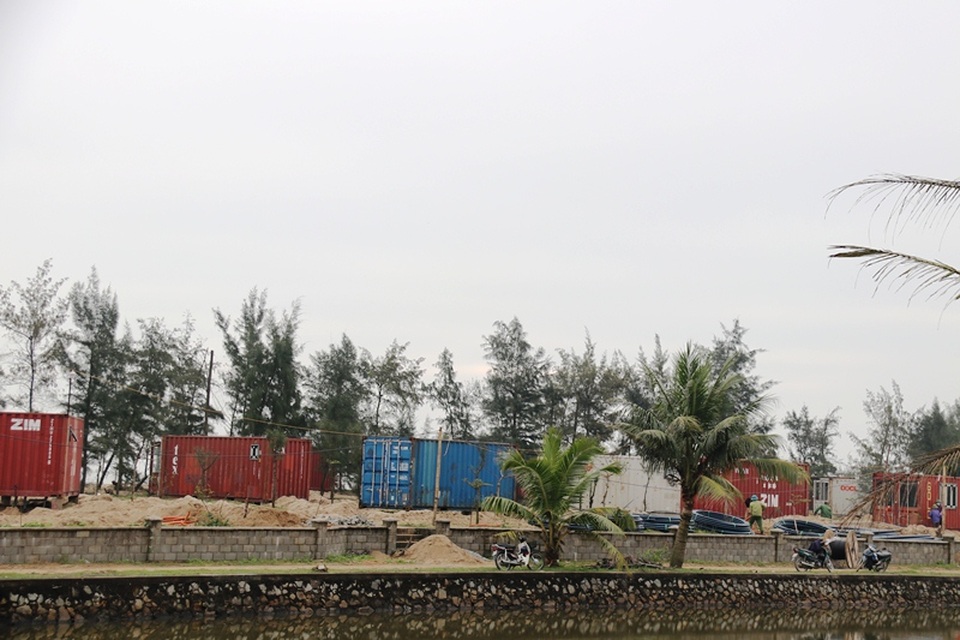 Hà Tĩnh: Rầm rộ dựng hàng trăm container làm nhà trong rừng phòng hộ - 4 Hà Tĩnh: Rầm rộ dựng hàng trăm container làm nhà trong rừng phòng hộ - 4