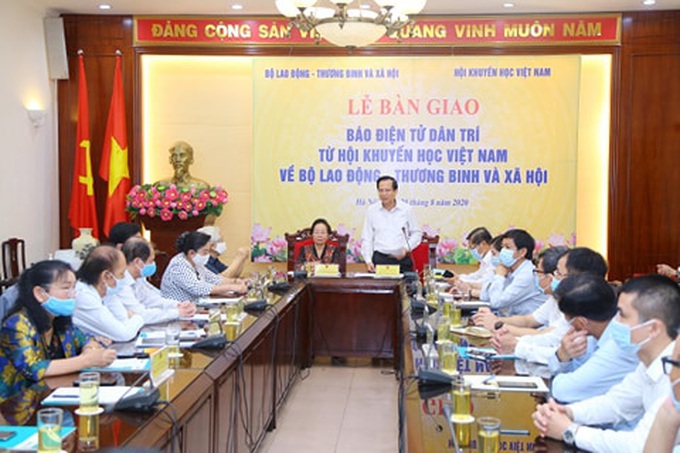 Bàn giao báo Dân trí về trực thuộc Bộ Lao động - Thương binh và Xã hội - Ảnh 2. Bàn giao báo Dân trí về trực thuộc Bộ Lao động - Thương binh và Xã hội - Ảnh 2.