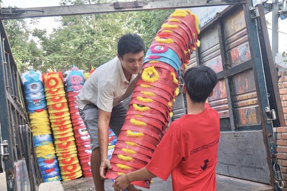 Quảng Nam: Người đàn ông hơn 30 năm làm ra thứ mua vui cho thiên hạ khi tết Trung thu - 7 Quảng Nam: Người đàn ông hơn 30 năm làm ra thứ mua vui cho thiên hạ khi tết Trung thu - 7