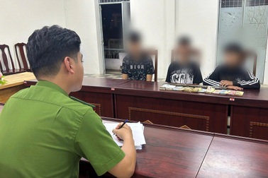 Lợi dụng mưa bão, nhóm thiếu niên đột nhập nhà hàng trộm két sắt