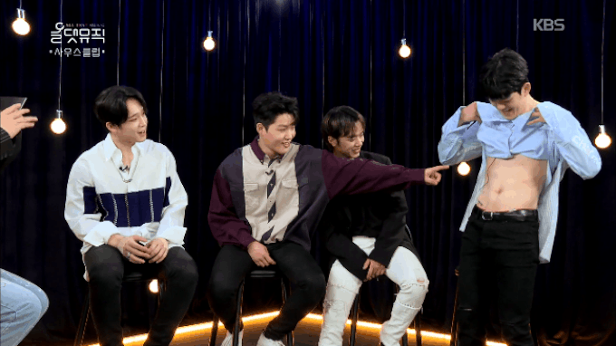 2 nam idol Kpop khoe thành tích giảm 37kg đáng nể: người tự hào có bắp tay lên cơ chuột, kẻ lại tự tin cởi áo show body 8 múi - Ảnh 13. 2 nam idol Kpop khoe thành tích giảm 37kg đáng nể: người tự hào có bắp tay lên cơ chuột, kẻ lại tự tin cởi áo show body 8 múi - Ảnh 13.