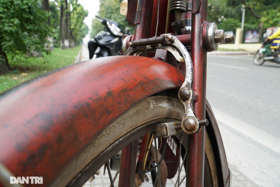 Chiếc xe máy cổ Georges Catte có tuổi đời gần 70 năm vẫn chạy tốt - 7 Chiếc xe máy cổ Georges Catte có tuổi đời gần 70 năm vẫn chạy tốt - 7