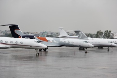 Máy bay bị xe đầu kéo đâm rách cánh tại sân bay Đà Nẵng