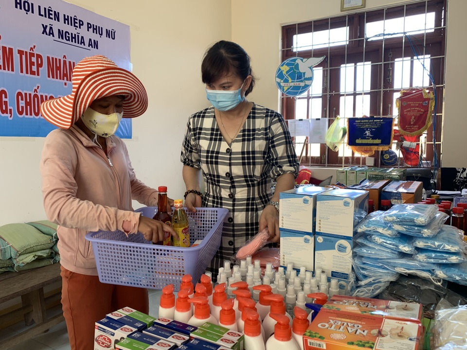 Ấm áp nghĩa tình cửa hàng thu phí bằng… nụ cười - 2 Ấm áp nghĩa tình cửa hàng thu phí bằng… nụ cười - 2