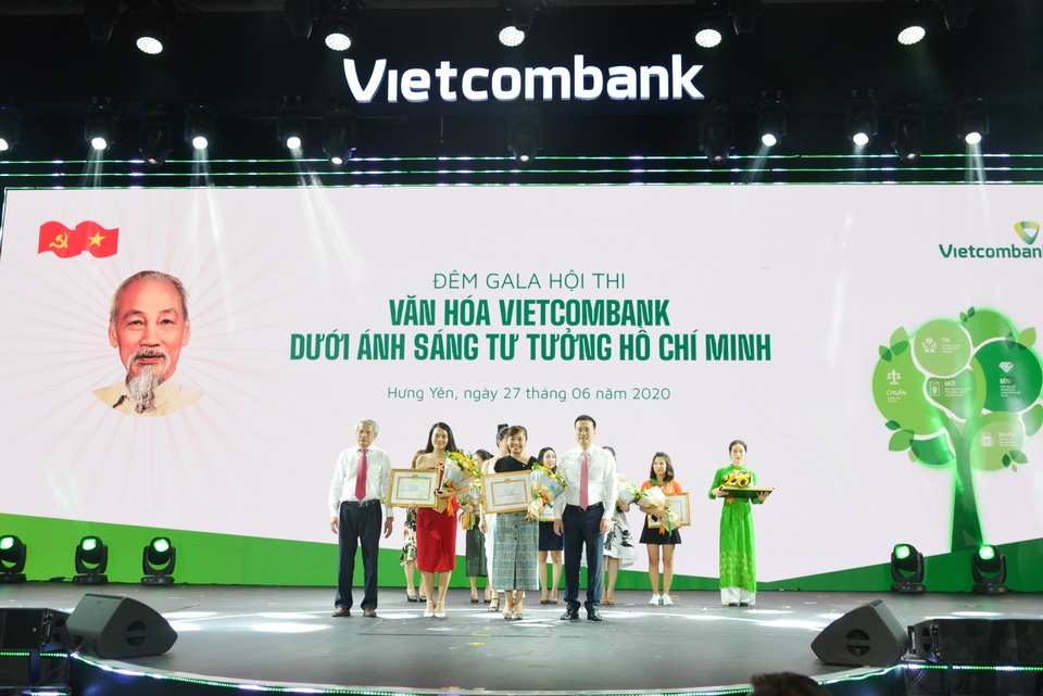 Hội thi “Văn hóa Vietcombank dưới ánh sáng tư tưởng Hồ Chí Minh” thành công tốt đẹp - 3 Hội thi “Văn hóa Vietcombank dưới ánh sáng tư tưởng Hồ Chí Minh” thành công tốt đẹp - 3