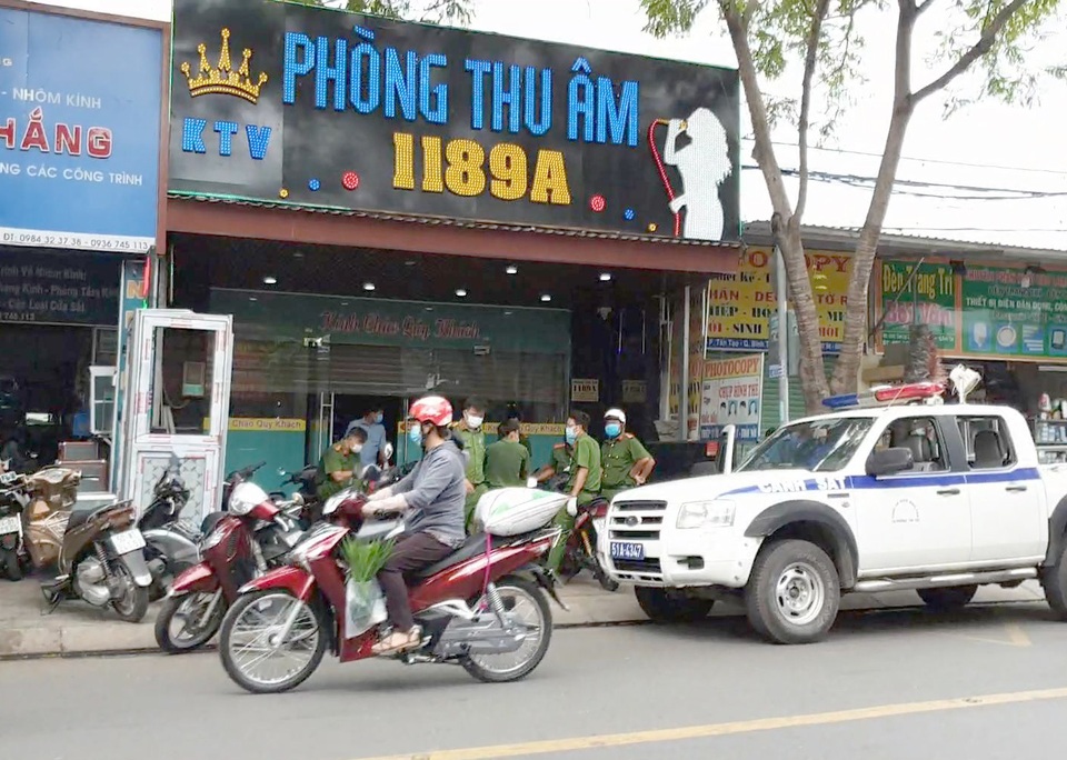 Phát hiện 28 người Trung Quốc nhập cảnh trái phép trong phòng thu âm - 1 Phát hiện 28 người Trung Quốc nhập cảnh trái phép trong phòng thu âm - 1