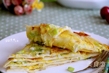 Chào ngày mới với bữa sáng ngon miệng đủ dinh dưỡng - bánh kếp trứng hành nướng