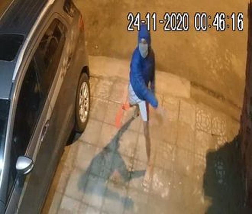 Phóng viên Báo Dân trí bị kẻ xấu ném chất bẩn vào nhà - 1 Phóng viên Báo Dân trí bị kẻ xấu ném chất bẩn vào nhà - 1