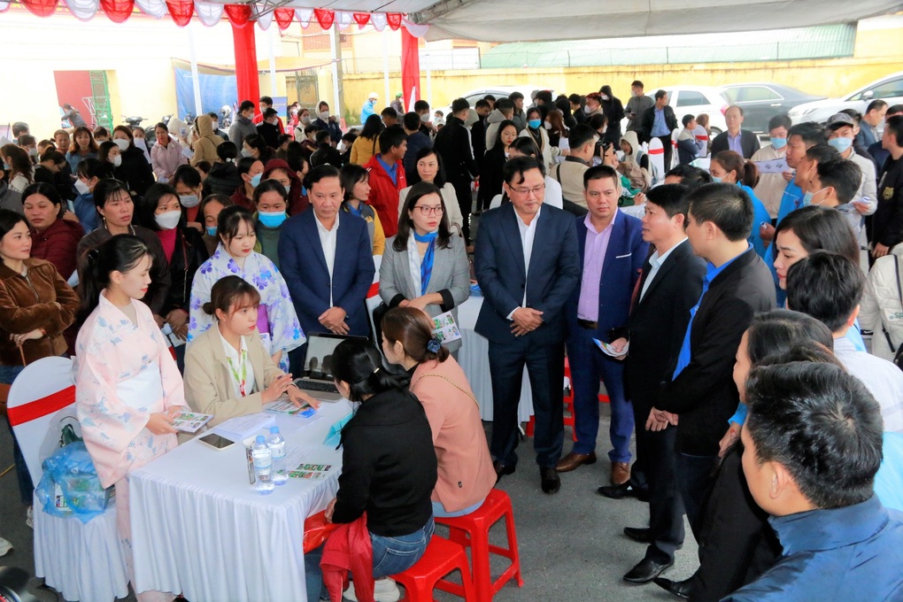 Hàng nghìn lao động mất việc, giảm giờ làm lao đao trước Tết - 5 Hàng nghìn lao động mất việc, giảm giờ làm lao đao trước Tết - 5
