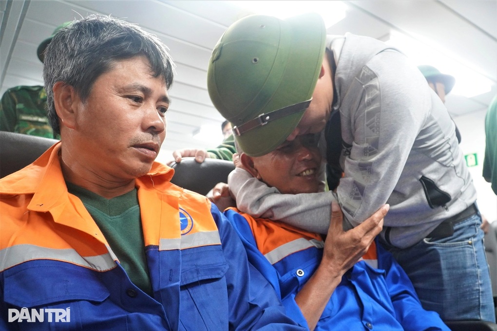 Vụ chìm tàu: Đã nghĩ đến cái chết, ăn rạm biển nuôi hy vọng sống - 1 Vụ chìm tàu: Đã nghĩ đến cái chết, ăn rạm biển nuôi hy vọng sống - 1