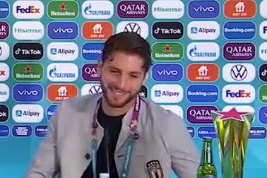 Sao tuyển Ý khiến nhà tài trợ đồ uống cho Euro 2020 lo lắng