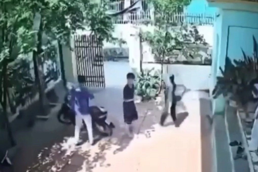 Xác minh thông tin thầy giáo đến tận nhà tát vào mặt nam sinh - 1 Xác minh thông tin thầy giáo đến tận nhà tát vào mặt nam sinh - 1