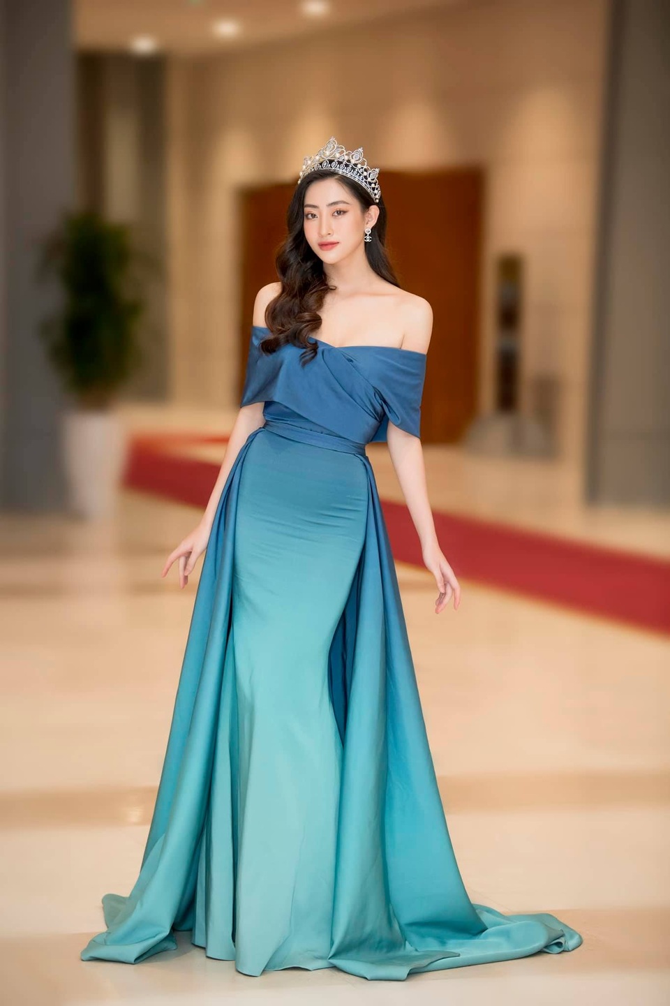 Đỗ Mỹ Linh, Vũ Ngọc Anh… bị soi vì trang phục phản cảm - 5 Đỗ Mỹ Linh, Vũ Ngọc Anh… bị soi vì trang phục phản cảm - 5