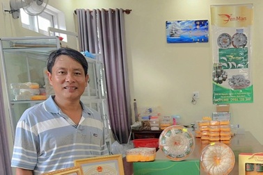 Bỏ việc ở tập đoàn lớn về quê tậu nhà lầu "dụ" chim trời, thu tiền tỷ