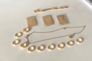 Trộm cạy tủ lấy vàng trị giá hàng trăm triệu đồng lúc chủ nhà đi vắng