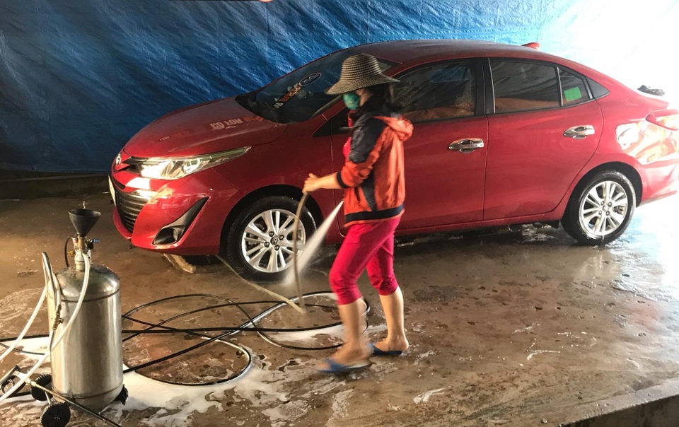 Quảng Trị: Nghề rửa xe kiếm bộn tiền ngày cận Tết - 2 Quảng Trị: Nghề rửa xe kiếm bộn tiền ngày cận Tết - 2