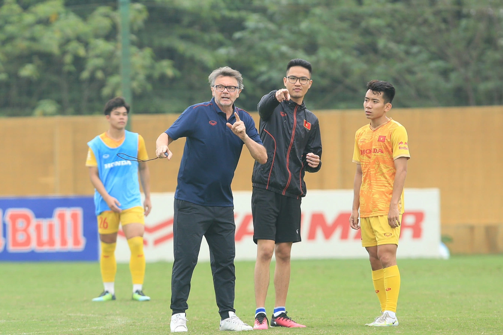 Bóng đá Việt Nam chỉ hòa và thua Thái Lan ở vòng bảng SEA Games - 2 Bóng đá Việt Nam chỉ hòa và thua Thái Lan ở vòng bảng SEA Games - 2