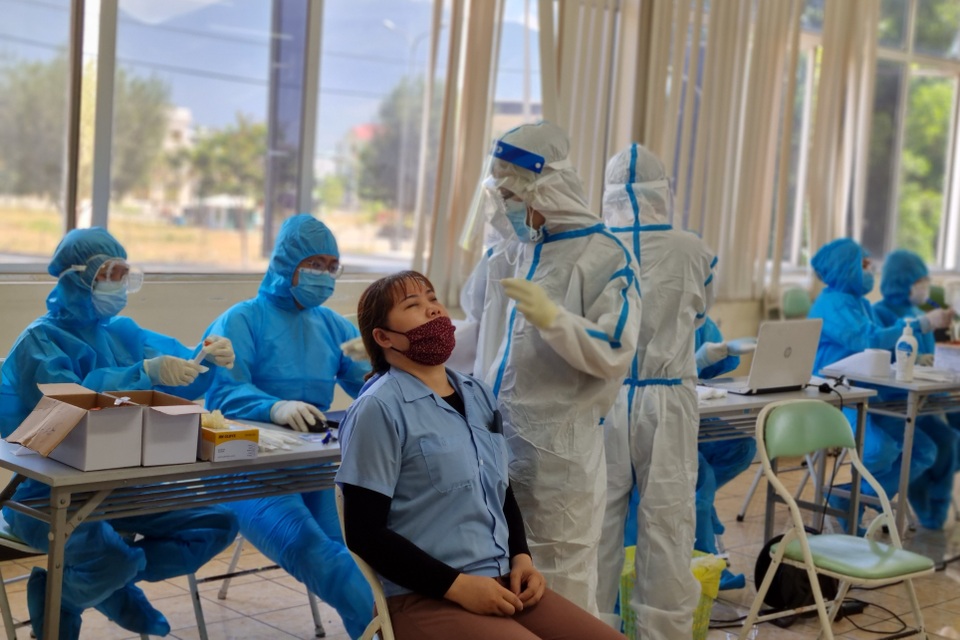 Đà Nẵng: Hàng chục nghìn lao động tại các KCN được xét nghiệm SARS-CoV-2 - 10