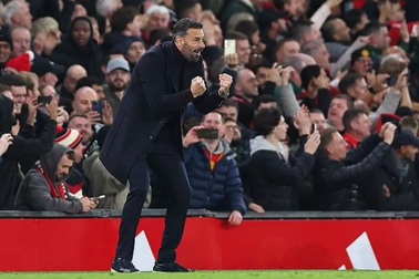 HLV Van Nistelrooy: "Man Utd xứng đáng giành chiến thắng trước Chelsea"