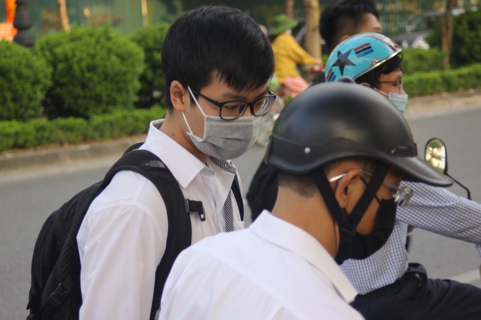 Hà Nội: Thí sinh căng thẳng, âu lo bước vào môn thi Ngữ văn - 1 Hà Nội: Thí sinh căng thẳng, âu lo bước vào môn thi Ngữ văn - 1