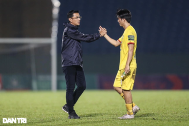 Mời lại HLV Kiatisuk, bóng đá Thái Lan mơ giấc mộng World Cup