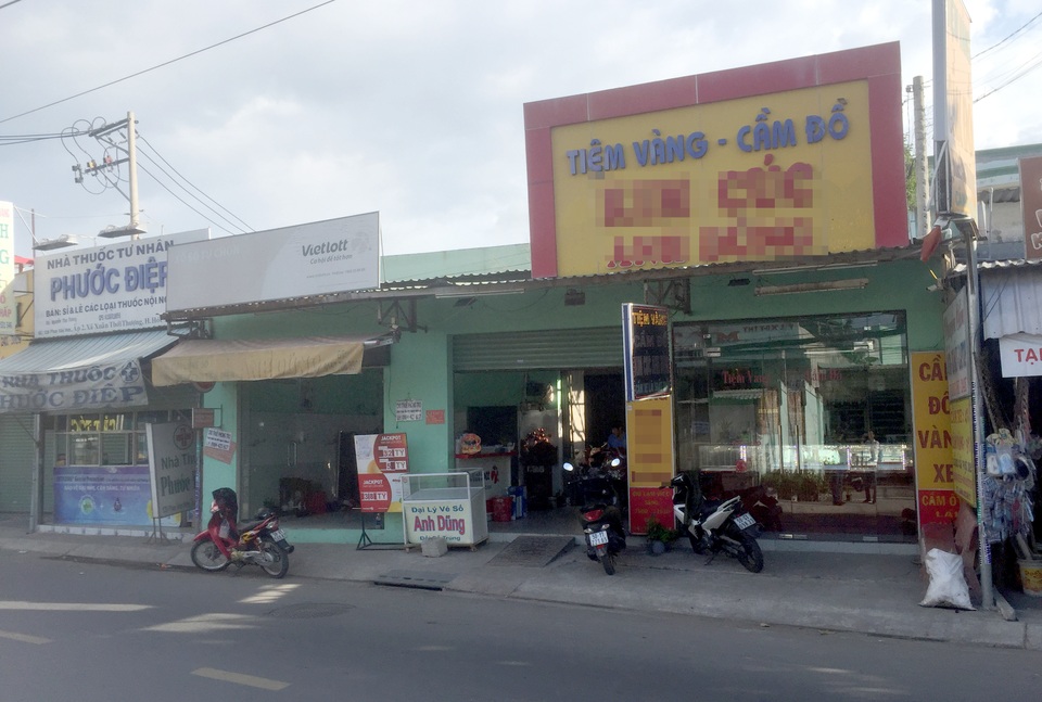 Điều tra vụ tiệm vàng bị kẻ gian dỡ mái tôn trộm hàng chục lượng - 1 Điều tra vụ tiệm vàng bị kẻ gian dỡ mái tôn trộm hàng chục lượng - 1