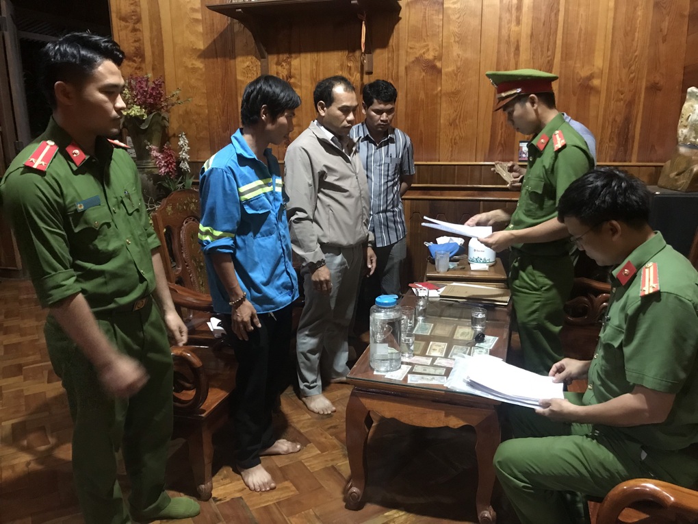 Cấp sổ đỏ sai quy định, nguyên Phó chủ tịch huyện bị khởi tố - 1 Cấp sổ đỏ sai quy định, nguyên Phó chủ tịch huyện bị khởi tố - 1