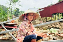 Lũ rút, nhà sập, 2 bà cháu không có nhà để về