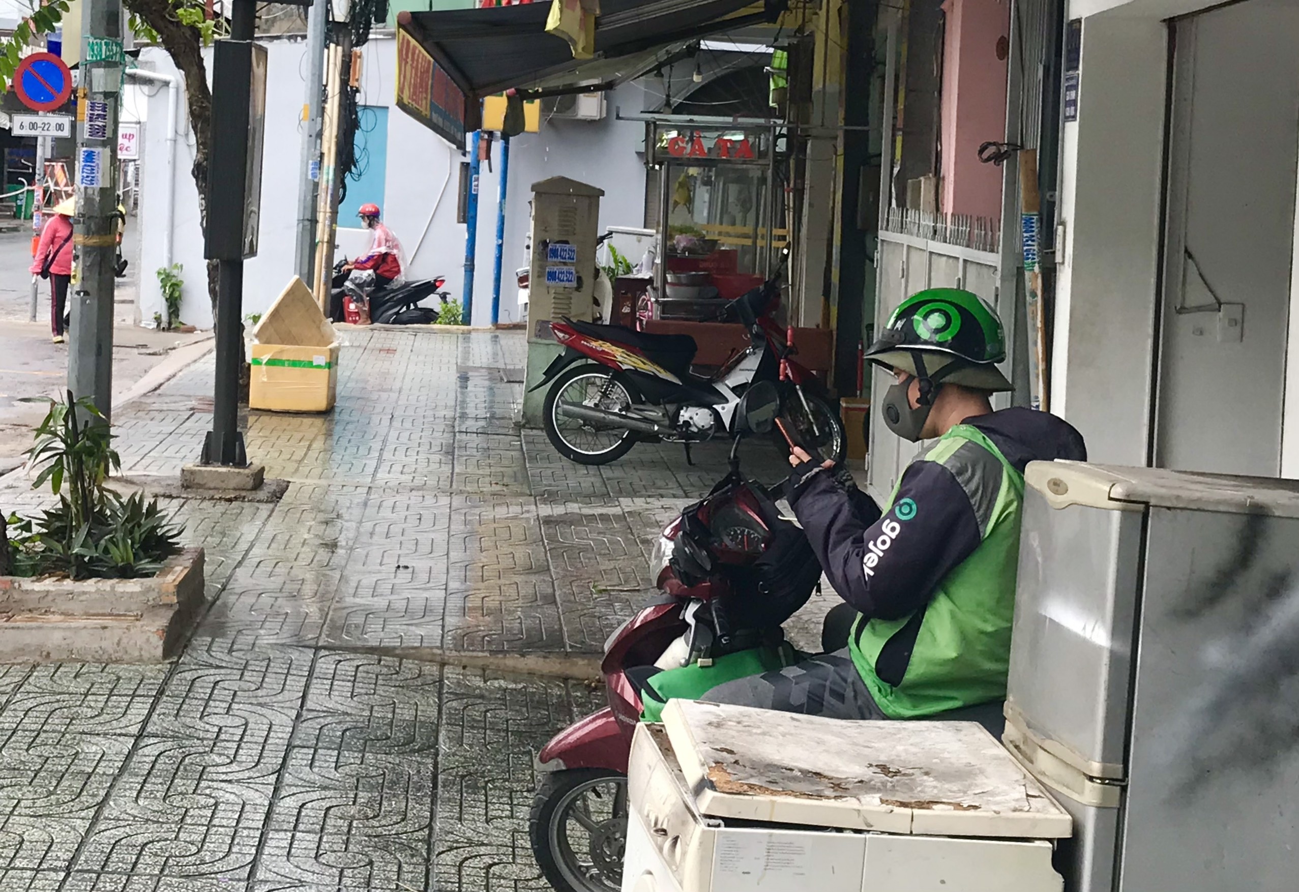 Cú sốc dịch bệnh và nỗi đau của tài xế xe ôm công nghệ tại TPHCM - 2 Cú sốc dịch bệnh và nỗi đau của tài xế xe ôm công nghệ tại TPHCM - 2